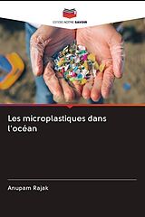 Couverture cartonnée Les microplastiques dans l'océan de Anupam Rajak