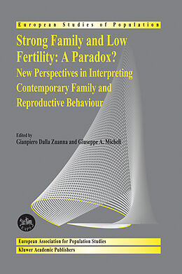 Kartonierter Einband Strong family and low fertility:a paradox? von 