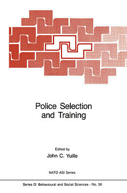 Kartonierter Einband Police Selection and Training von 