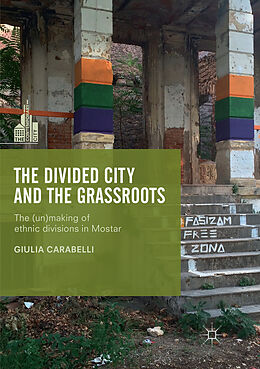 Couverture cartonnée The Divided City and the Grassroots de Giulia Carabelli