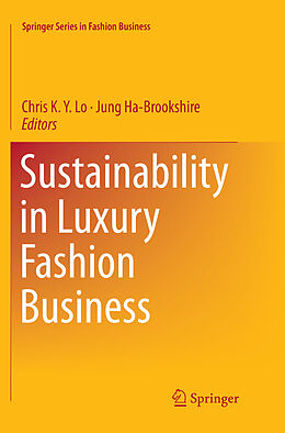 Couverture cartonnée Sustainability in Luxury Fashion Business de 