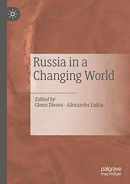 Couverture cartonnée Russia in a Changing World de 