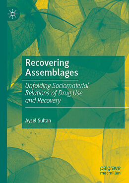 Couverture cartonnée Recovering Assemblages de Aysel Sultan