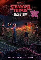 Kartonierter Einband Stranger Things, Season Three: The Junior Novelization von Matthew J. Gilbert