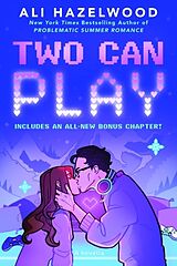 Kartonierter Einband Two Can Play von Ali Hazelwood